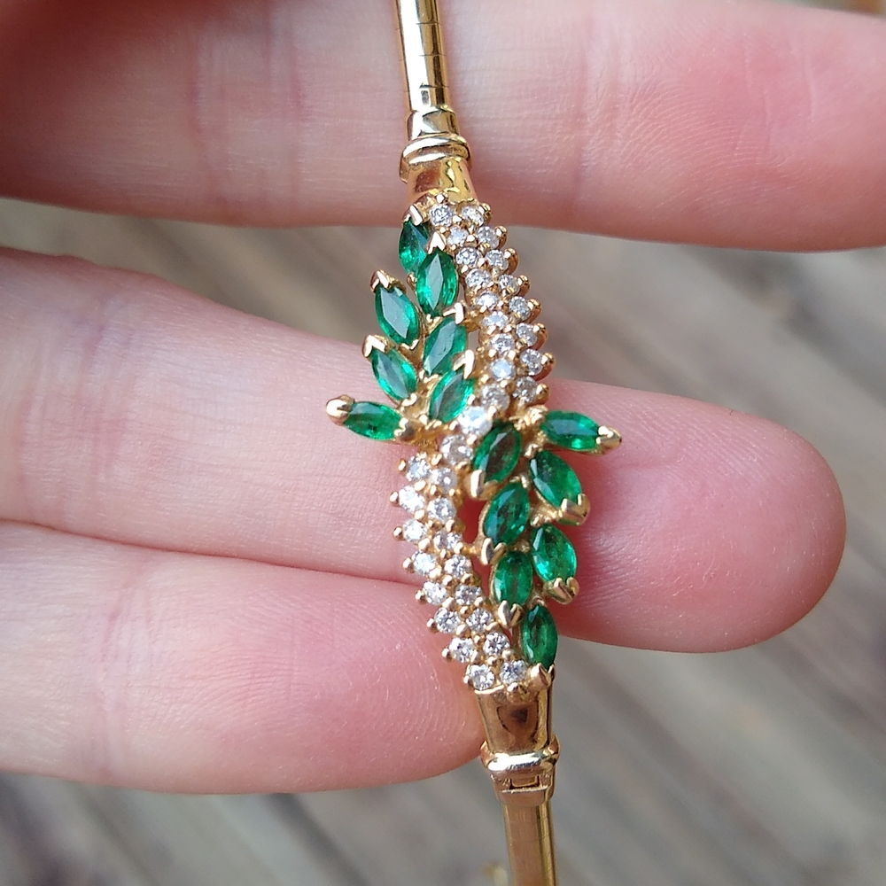 Emerald and diamond Omega bracelet, 14k yellow gold - Picture 11 of 13